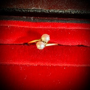 Native Pearl and Yellow Gold Bypass Antique Ring - Image 2