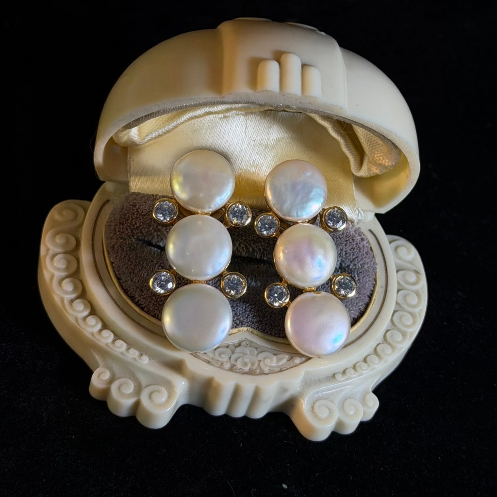 18k Yellow Gold Pearl and Diamond Laura Munder Clip On Earrings